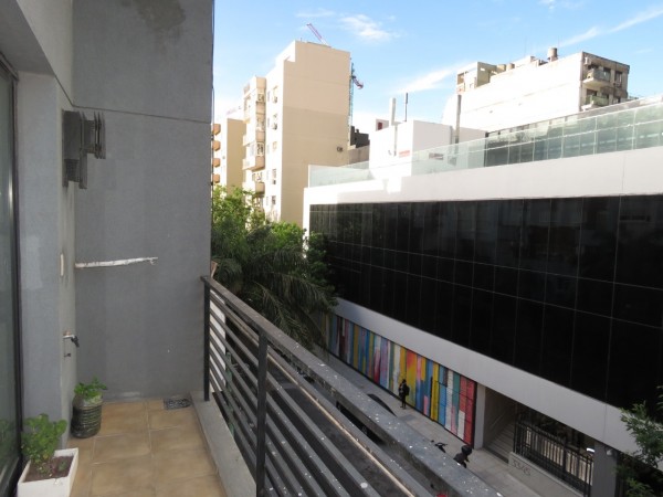 Dúplex con cochera y 2 balcones
