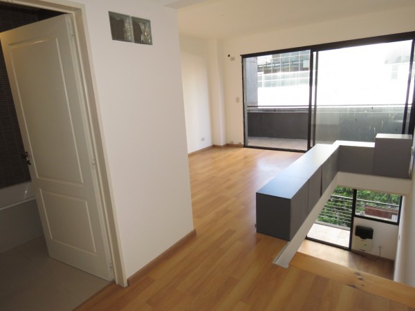 Dúplex con cochera y 2 balcones