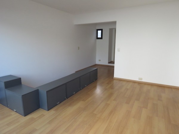 Dúplex con cochera y 2 balcones