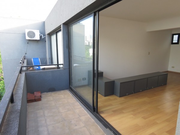 Dúplex con cochera y 2 balcones
