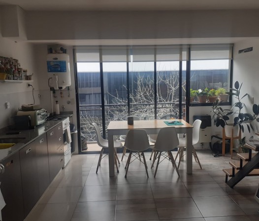 Dúplex con cochera y 2 balcones