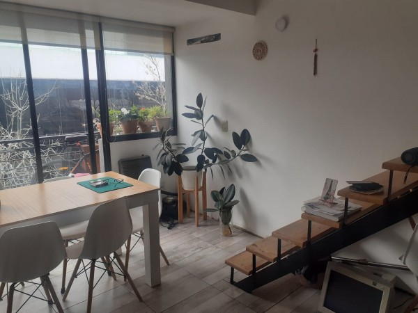 Dúplex con cochera y 2 balcones