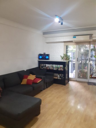 4 ambientes con balcón a la calle