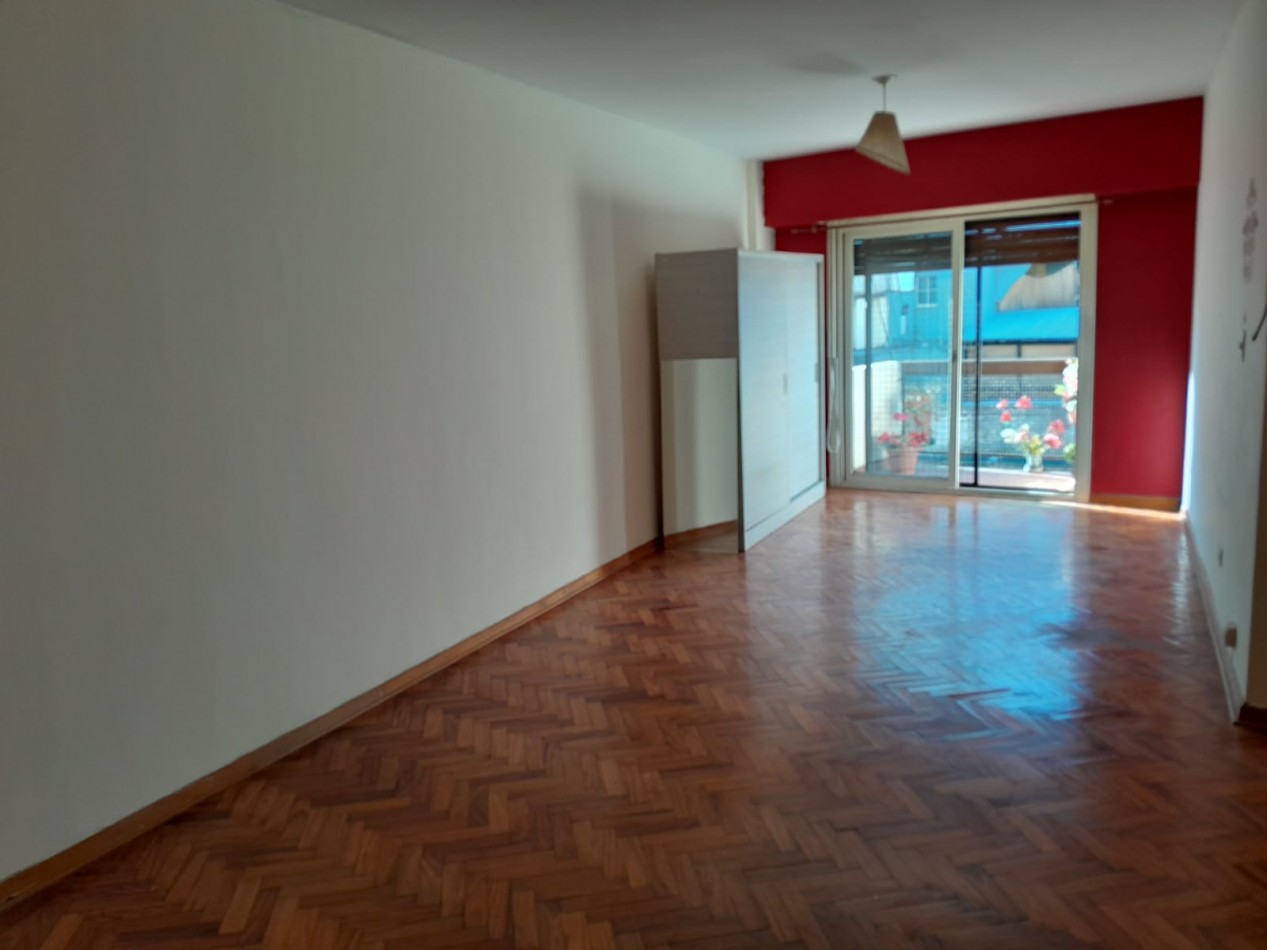 Amplio Monoambiente con balcon