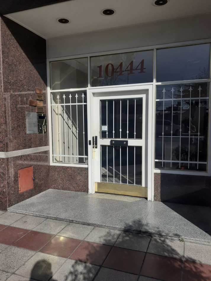 3 ambientes con balcon, todo luz y sol. Vista abierta