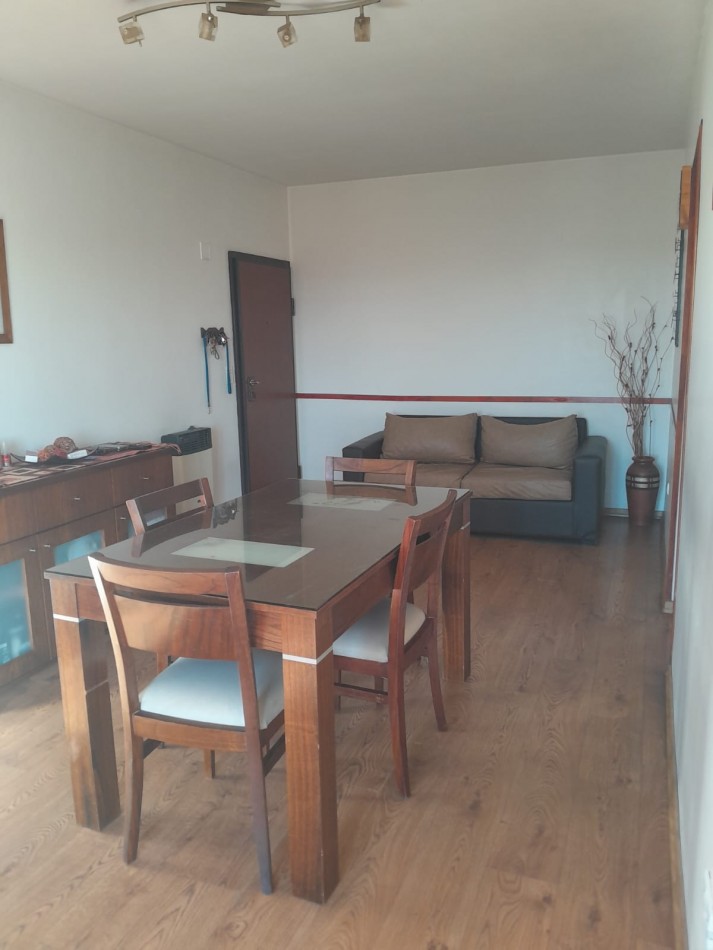 3 ambientes con balcon, todo luz y sol. Vista abierta