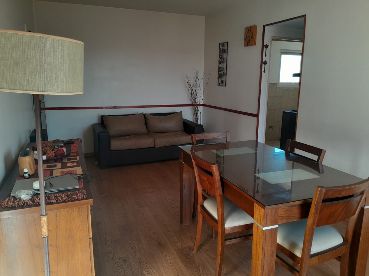 3 ambientes con balcon, todo luz y sol. Vista abierta