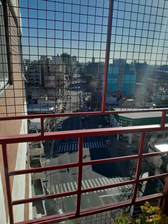 3 ambientes con balcon, todo luz y sol. Vista abierta