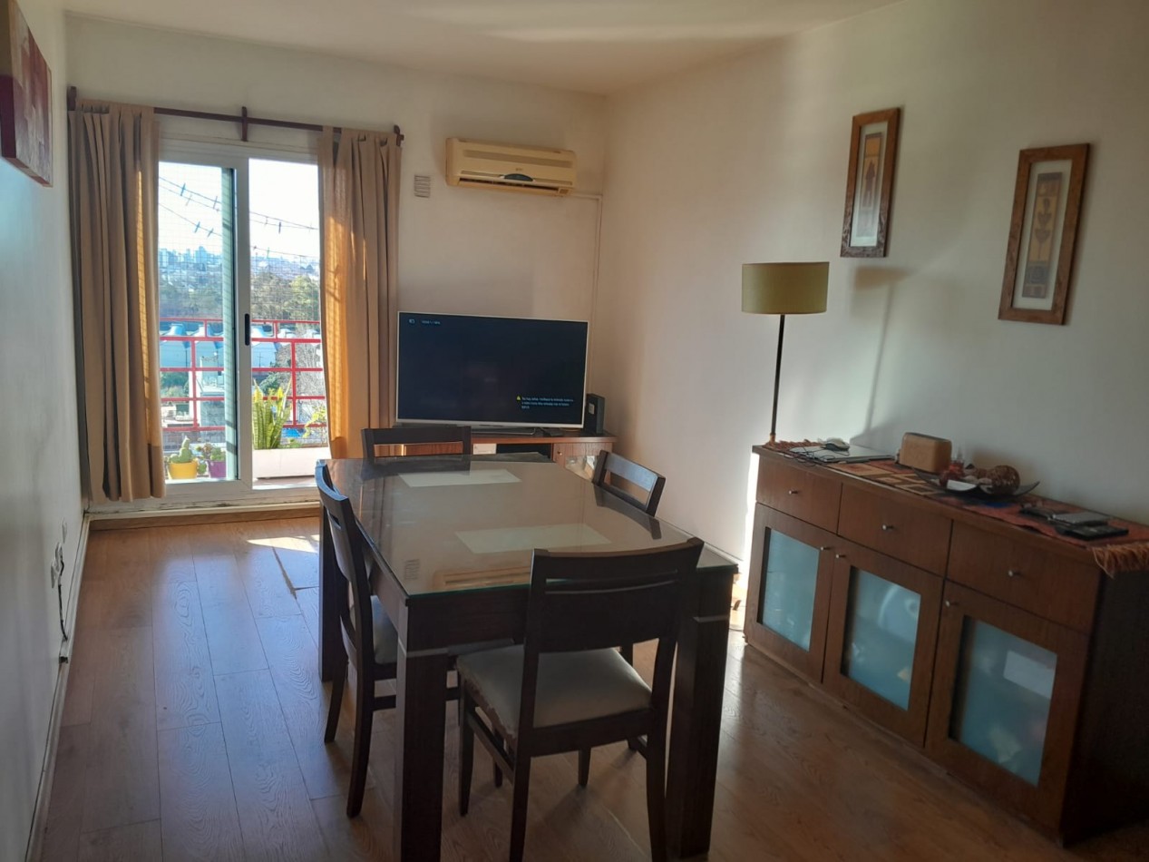 3 ambientes con balcon, todo luz y sol. Vista abierta