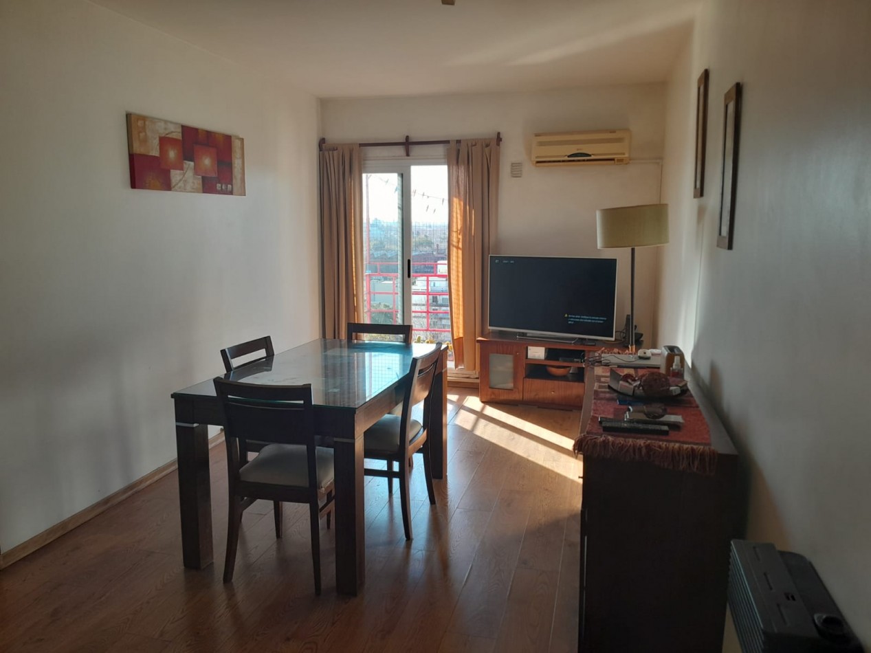 3 ambientes con balcon, todo luz y sol. Vista abierta