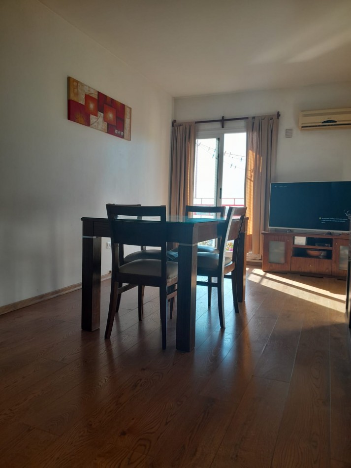 3 ambientes con balcon, todo luz y sol. Vista abierta