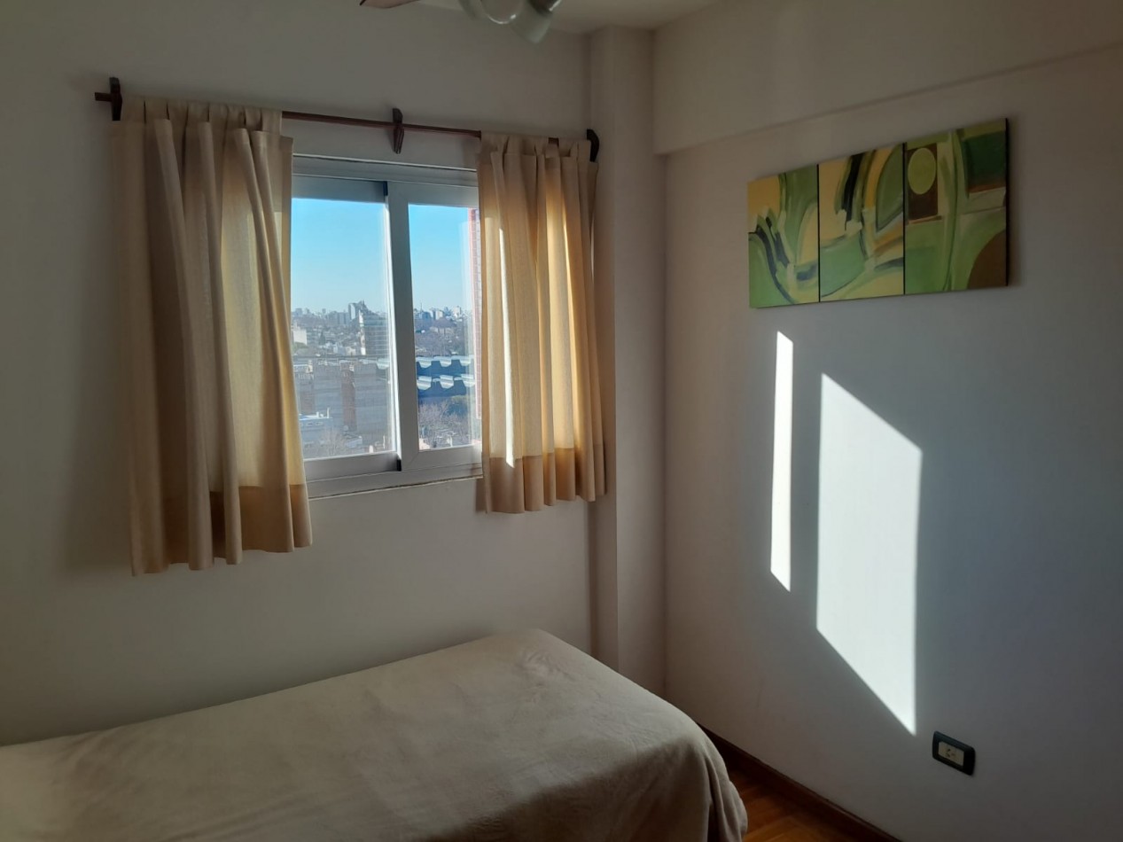 3 ambientes con balcon, todo luz y sol. Vista abierta
