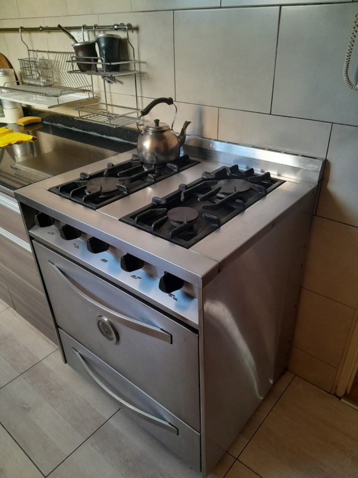 3 ambientes con balcon, todo luz y sol. Vista abierta