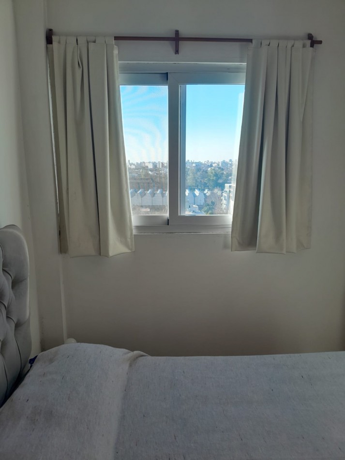 3 ambientes con balcon, todo luz y sol. Vista abierta
