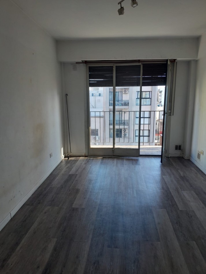 Monoambiente con balcon