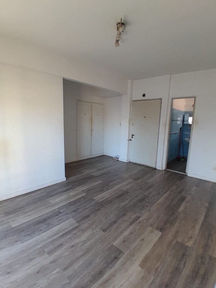 Monoambiente con balcon