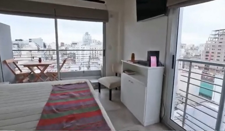 Excelente monoambiente amoblado con balcón