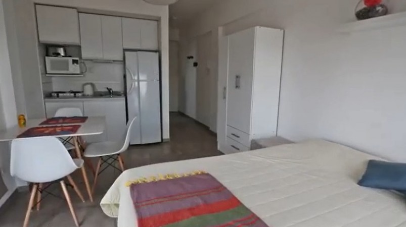Excelente monoambiente amoblado con balcón