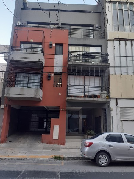 Dúplex con cochera y 2 balcones