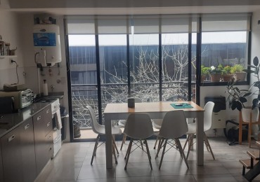 Dúplex con cochera y 2 balcones